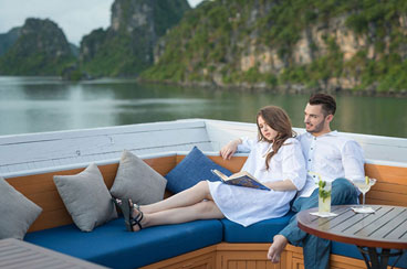 10 Days Vietnam Highlights Tour with Luxury Halong Bay Cruise