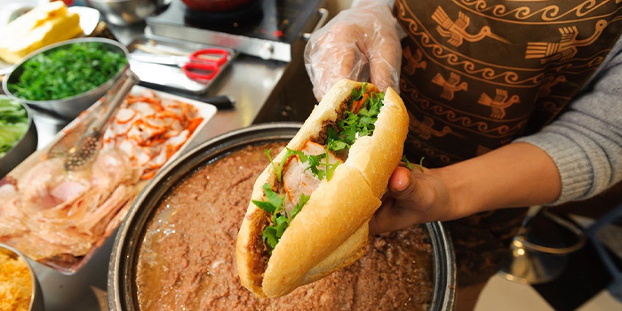 get-a-tasty-vietnamese-sandwich-in-hanoi