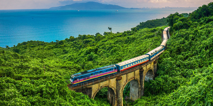 Hue¬ to Da Nang train tour