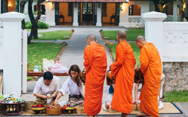 accpet monks blessing Accept-Monks’-Blessing