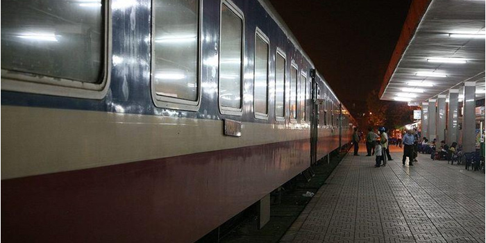 night-train-vietnam-station