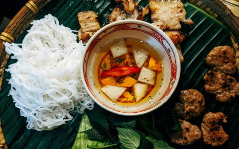Hanoi Street Food: How to Enjoy a Hanoi Street Food Tour